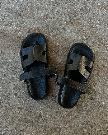 Theon Black Slide - Billini